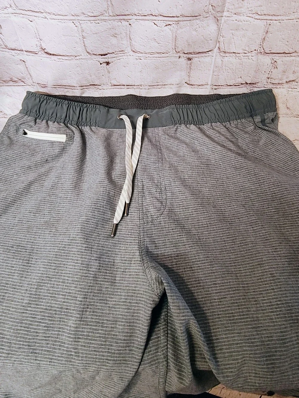 Vuori Mens XXL Banks Short Light Cloud Escape Olive Stripe Performance Running S